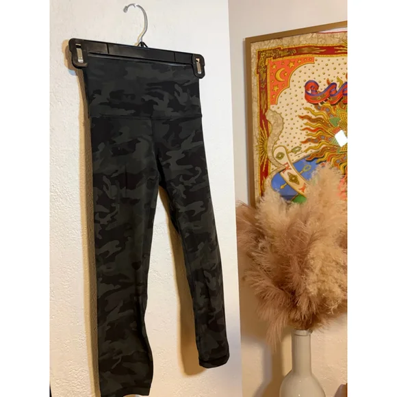 Preowned, Lululemon Align™ High-Rise Crop Leggings, camo grey ,size 2 - Picture 1 of 3